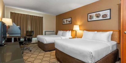 Day use twin room with TV, work desk and private bathroom at Comfort Inn Winnipeg II South.