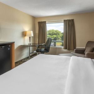 Day use room with TV, work desk and sofa at Comfort Inn Winnipeg II South.