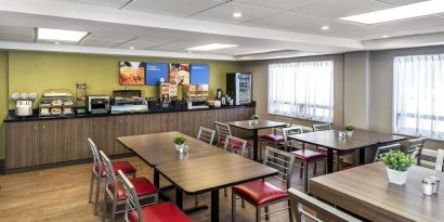 Dining area at Comfort Inn Winnipeg II South.