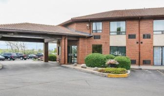 Hotel exterior and parking area at Comfort Inn Winnipeg II South.