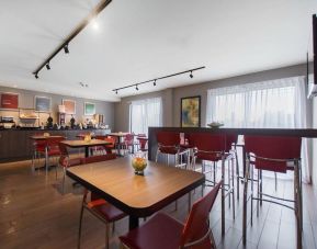 Dining area at Comfort Inn Val D'or. 