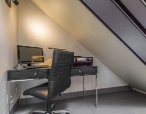 Business center with computer, printer and ergonomic chair at Comfort Inn Val D'or. 