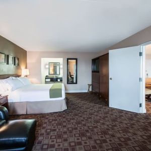 Day use room with living area at Holiday Inn Express Rolling Meadows-Schaumburg.
