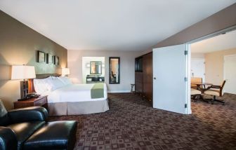 Day use room with living area at Holiday Inn Express Rolling Meadows-Schaumburg.
