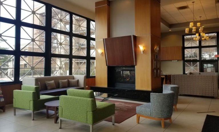 Lobby and coworking lounge at Holiday Inn Express Rolling Meadows-Schaumburg.