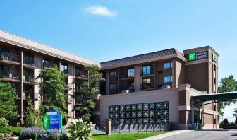 Hotel exterior at Holiday Inn Express Rolling Meadows-Schaumburg.