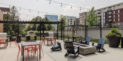 Grill area at Crowne Plaza Aire MSP Airport - Mall Of America.