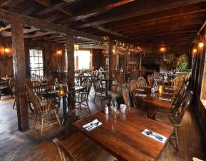 Dining area perfect for coworking at Sturbridge Host Hotel.