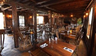 Dining area perfect for coworking at Sturbridge Host Hotel.