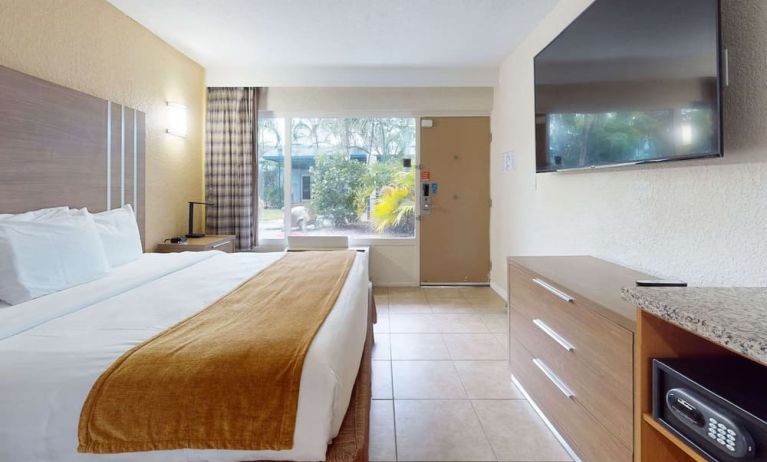 Day use room at Rodeway Inn & Suites Fort Lauderdale Airport & Cruise Port.