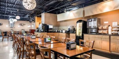 Dining area perfect for coworking at Rodeway Inn & Suites Fort Lauderdale Airport & Cruise Port.