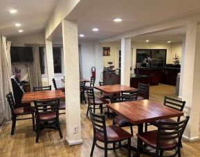 Dining area at Best Western Woodbury Inn.