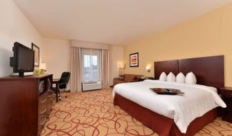 Spacious day use room at Hampton Inn Deer Park.