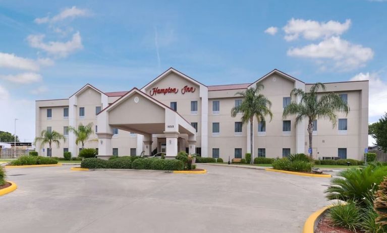 Hotel exterior at Hampton Inn Deer Park.