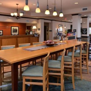 Dining area perfect for coworking at Hampton Inn Deer Park.