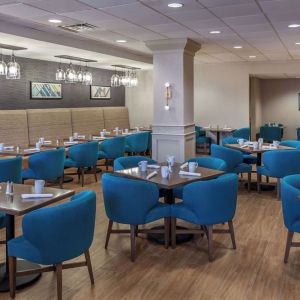 Dining area perfect for coworking at DoubleTree By Hilton Westborough.