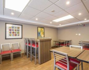 Dining area perfect for co-working at Comfort Inn Pickering.