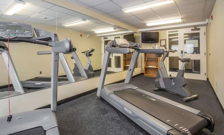 Fitness center at Comfort Inn Pickering.