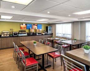 Bright and spacious dining area, perfect for co-working at Comfort Inn Prince Albert.