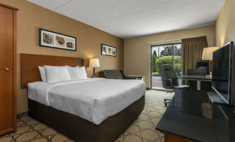 Day use room with TV, sofa, work desk and private bathroom at Comfort Inn Parry Sound.