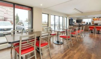 Bright and spacious dining area with comfortable seating perfect for co-working at Comfort Inn Ottawa East.