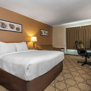 Standard day use room with TV, sofa, work desk and private bathroom at Comfort Inn Cobourg.