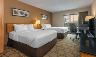 Day use twin room with TV, work desk and private bathroom at Comfort Inn Cobourg.