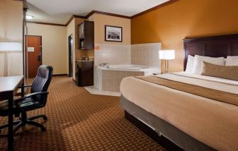 Day use room with bath tub and work desk at Best Western Granbury Inn & Suites.