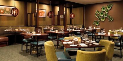 Dining area perfect for coworking at The Westin SFO Airport.