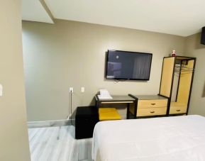 Day use room inclusions at Rodeway Inn Cranston JFK.