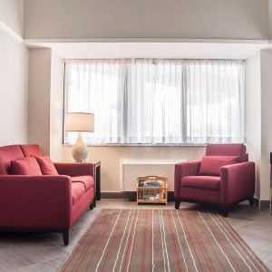 Lobby lounge at Comfort Inn Orillia.