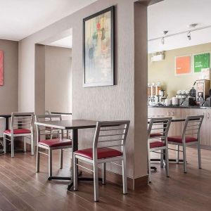 Dining area at Comfort Inn Orillia.