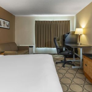 Day use room with TV, work desk, sofa and private bathroom at Comfort Inn Orillia.