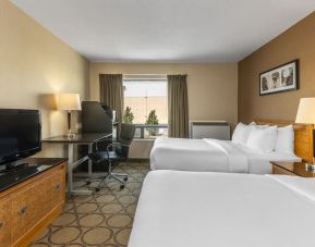 Day use twin room with work desk at Comfort Inn Orillia.