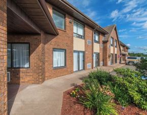 Hotel entrance at Comfort Inn New Glasgow.