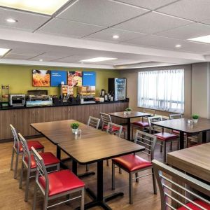 Dining area with comfortable sitting perfect for co-working at Comfort Inn New Glasgow.