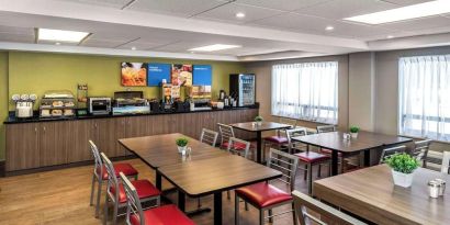 Dining area with comfortable sitting perfect for co-working at Comfort Inn New Glasgow.