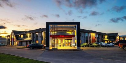 Hotel entrance and parking area at Comfort Inn Newmarket.