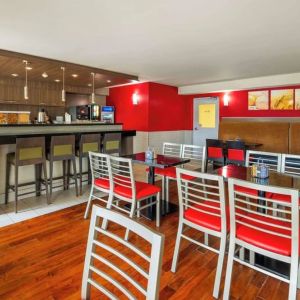 Dining area with comfortable seating at Comfort Inn Newmarket.