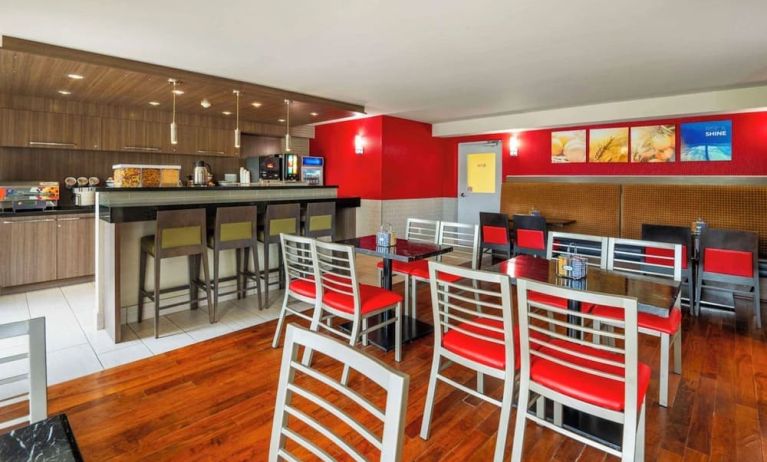 Dining area with comfortable seating at Comfort Inn Newmarket.