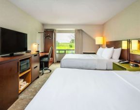 Day use twin room with TV, work desk and private bathroom at Comfort Inn Newmarket.