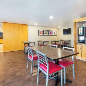 Dining area at Comfort Inn Kingston HWY 401.