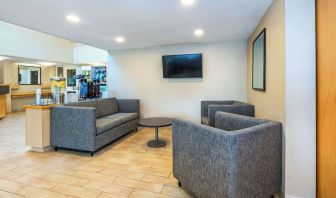 Lobby lounge at Comfort Inn Kingston HWY 401.