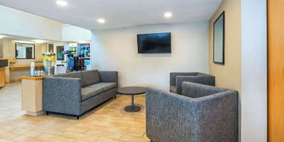 Lobby lounge at Comfort Inn Kingston HWY 401.