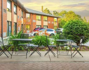 Outdoor sitting area at Comfort Inn Kingston HWY 401.