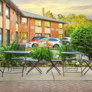 Outdoor sitting area at Comfort Inn Kingston HWY 401.