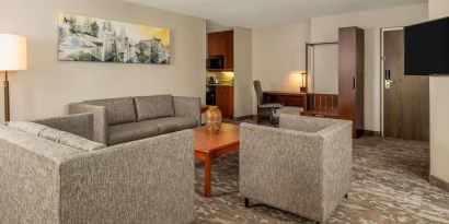 Lounge seating at Comfort Inn Ottawa West.