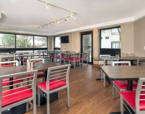 Dining area at Comfort Inn Ottawa West.