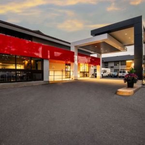 Hotel entrance and parking area at Comfort Inn Ottawa West.