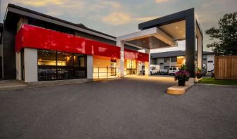 Hotel entrance and parking area at Comfort Inn Ottawa West.